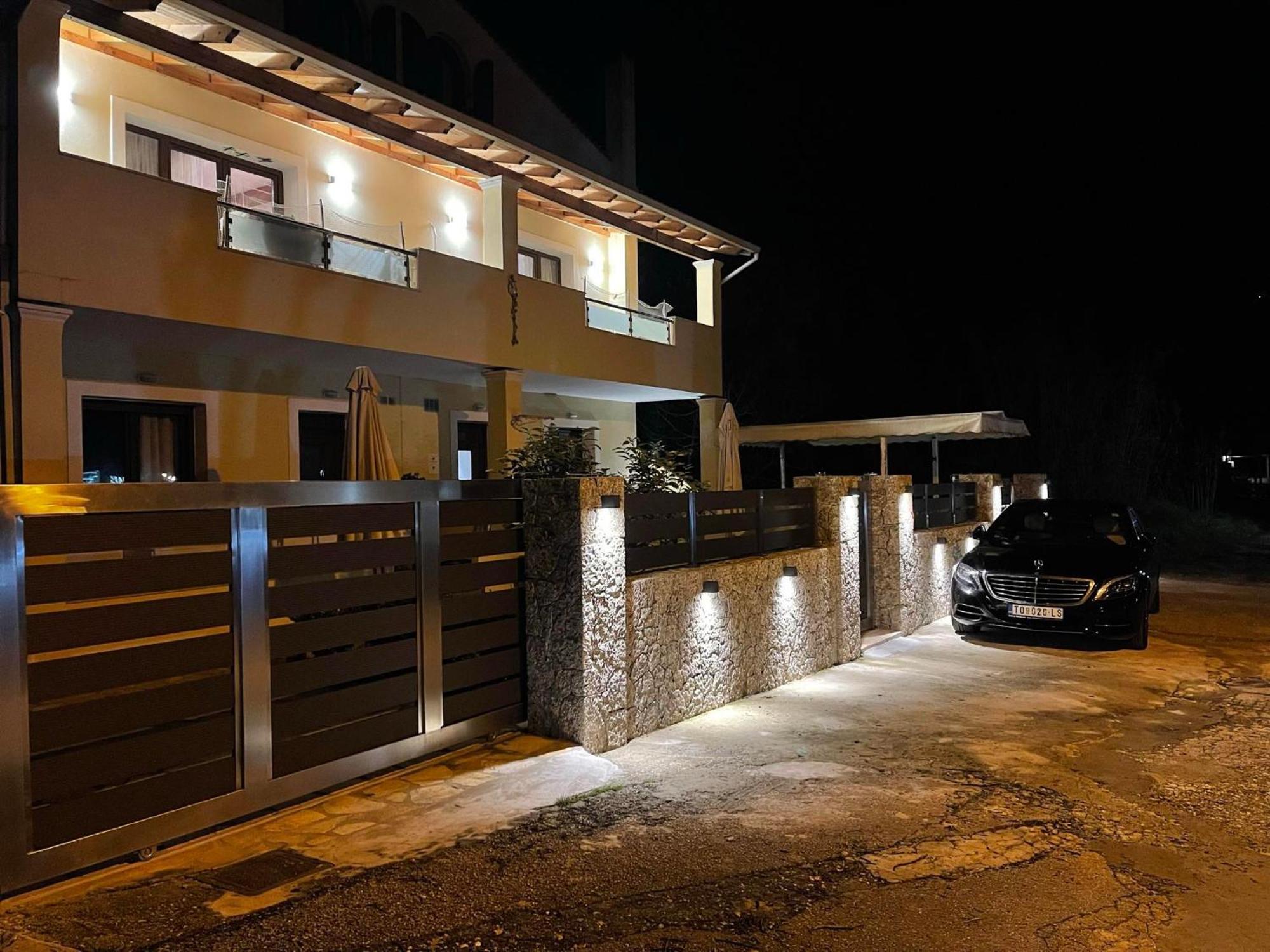 Natashas Apartments Ipsos Bagian luar foto