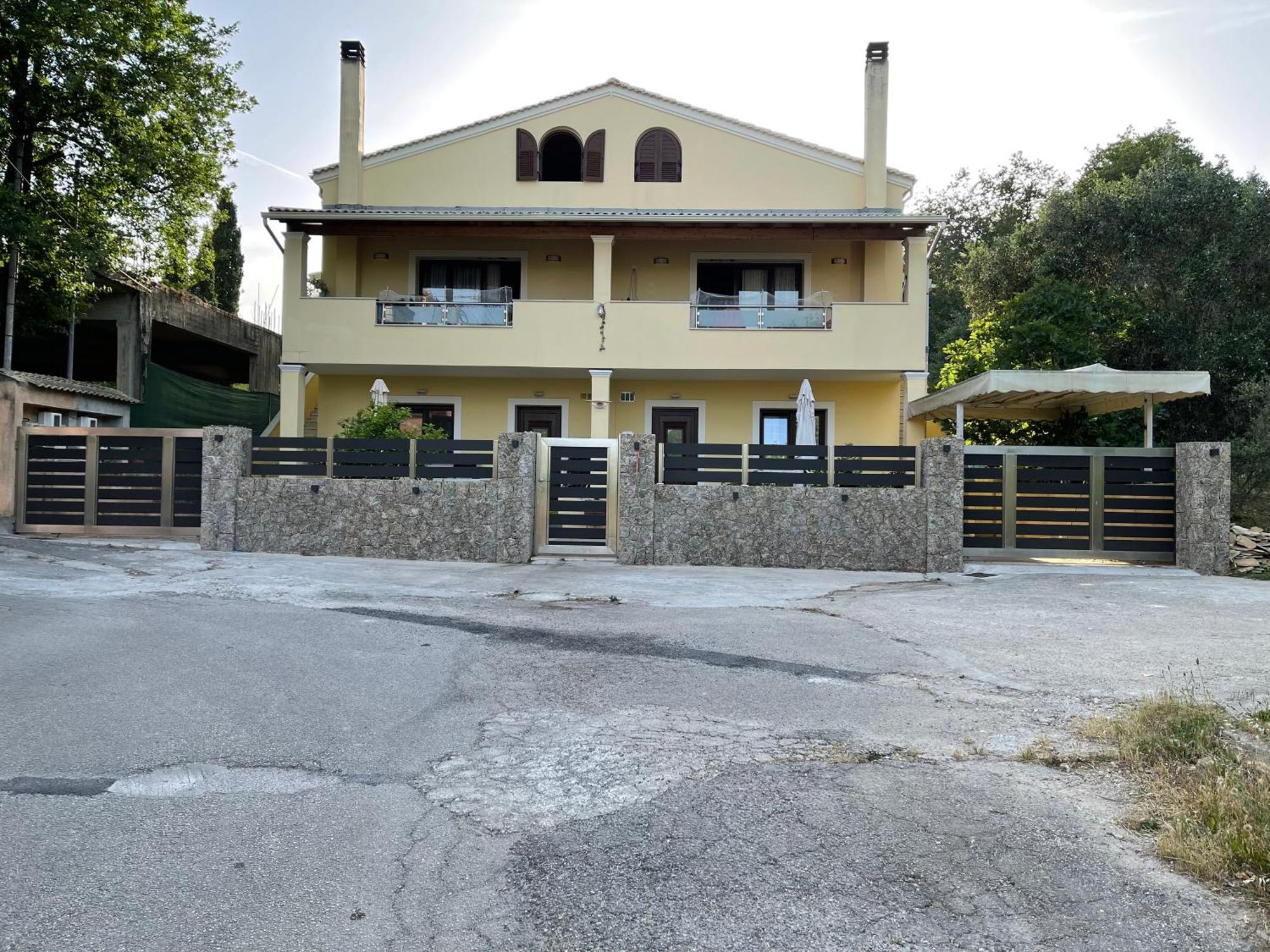 Natashas Apartments Ipsos Bagian luar foto